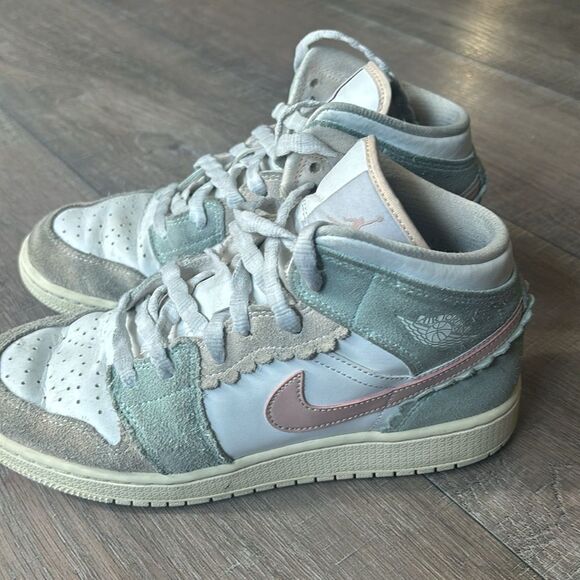 Nike Air Jordan Mid Scalloped - Picture 4 of 8